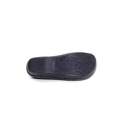 Ducky Nursing Shoe in Tuxedo - Image 3