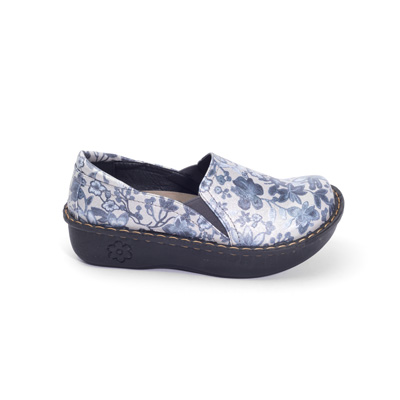 Ducky Nursing Shoe in Silver Floral - Image 4